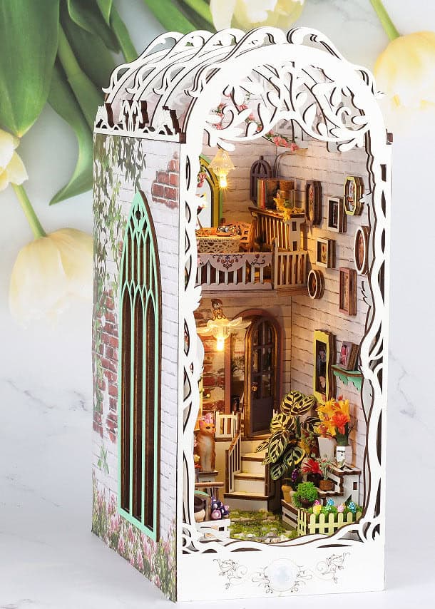 Book Nook Maison de fleurs