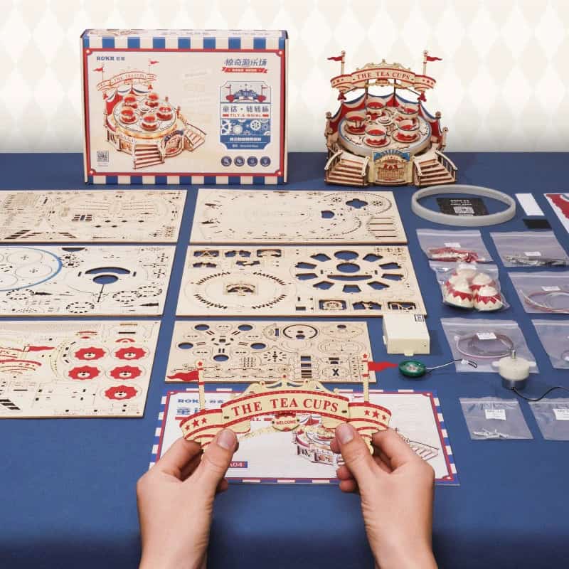 Maquette en bois Les tasses tournantes