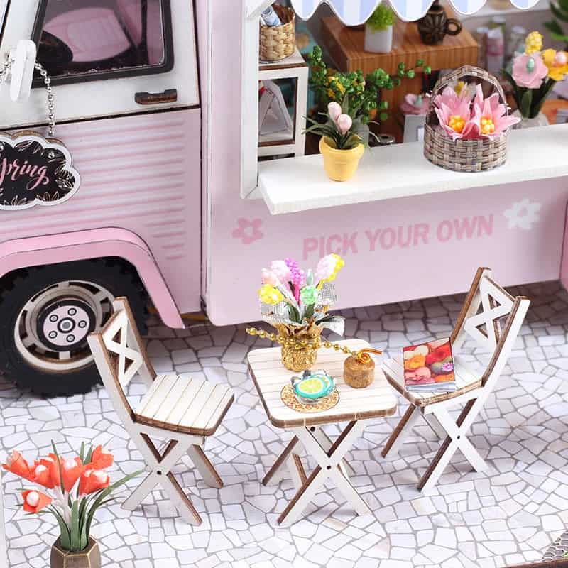 Maquette en bois Camion de fleurs